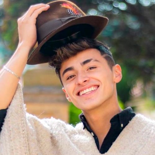 Julián Pinilla - El Chico de la Ruana, creador de contenido colombiano